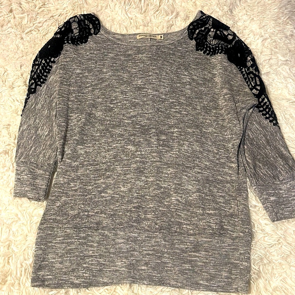 Grey and black lace 3 quarter sleeve top 🖤